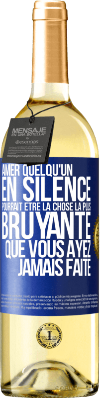 29,95 € | Vin blanc Édition WHITE Aimer quelqu'un en silence pourrait être la chose la plus bruyante que vous ayez jamais faite Étiquette Bleue. Étiquette personnalisable Vin jeune Récolte 2025 Verdejo