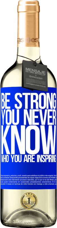 29,95 € | Vin blanc Édition WHITE Be strong. You never know who you are inspiring Étiquette Bleue. Étiquette personnalisable Vin jeune Récolte 2024 Verdejo