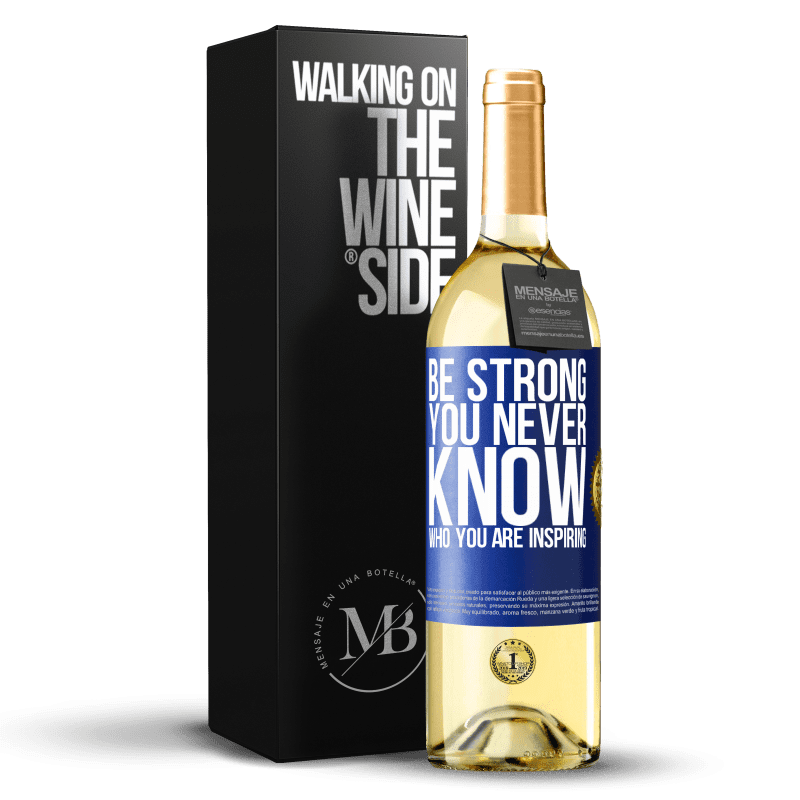 29,95 € Envío gratis | Vino Blanco Edición WHITE Be strong. You never know who you are inspiring Etiqueta Azul. Etiqueta personalizable Vino joven Cosecha 2025 Verdejo