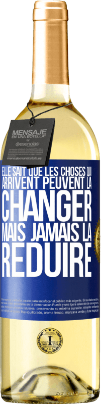 29,95 € | Vin blanc Édition WHITE Elle sait que les choses qui arrivent peuvent la changer mais jamais la réduire Étiquette Bleue. Étiquette personnalisable Vin jeune Récolte 2024 Verdejo