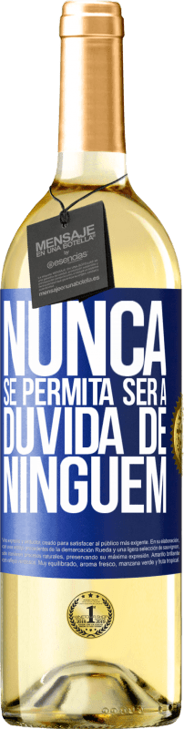 29,95 € | Vinho branco Edição WHITE Nunca se permita ser a dúvida de ninguém Etiqueta Azul. Etiqueta personalizável Vinho jovem Colheita 2023 Verdejo