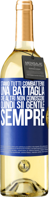 29,95 € Spedizione Gratuita | Vino bianco Edizione WHITE Stiamo tutti combattendo una battaglia che altri non conoscono. Quindi sii gentile, sempre Etichetta Blu. Etichetta personalizzabile Vino giovane Raccogliere 2025 Verdejo