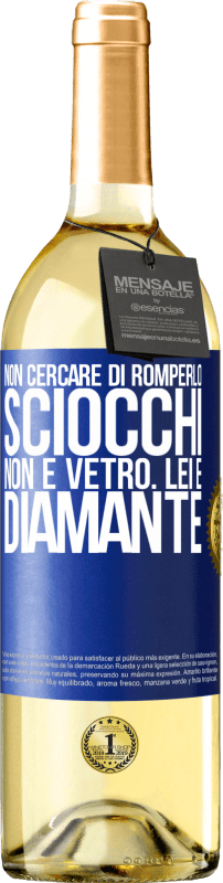 29,95 € Spedizione Gratuita | Vino bianco Edizione WHITE Non cercare di romperlo, sciocchi, non è vetro. Lei è diamante Etichetta Blu. Etichetta personalizzabile Vino giovane Raccogliere 2024 Verdejo