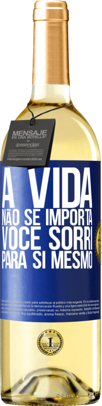 Envio grátis | Vinho branco Edição WHITE A vida não se importa, você sorri para si mesmo Etiqueta Azul. Etiqueta personalizável Vinho jovem Colheita 2025 Verdejo