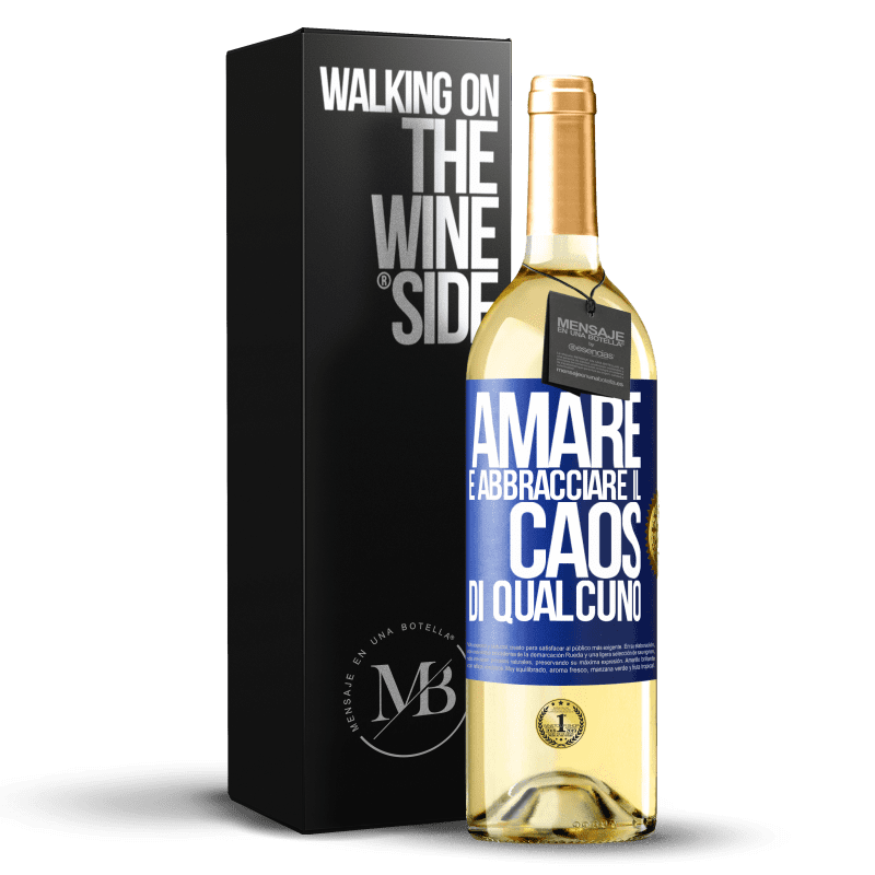 29,95 € Spedizione Gratuita | Vino bianco Edizione WHITE Amare è abbracciare il caos di qualcuno Etichetta Blu. Etichetta personalizzabile Vino giovane Raccogliere 2024 Verdejo