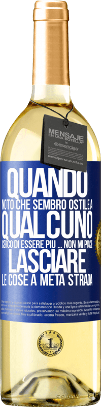 29,95 € | Vino bianco Edizione WHITE Quando noto che piaccio a qualcuno, cerco di piacergli di peggio ... Non mi piace lasciare le cose a metà strada Etichetta Blu. Etichetta personalizzabile Vino giovane Raccogliere 2024 Verdejo