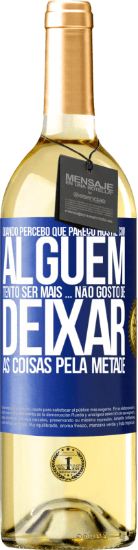 29,95 € | Vinho branco Edição WHITE Quando percebo que alguém gosta de mim, tento gostar mais dele ... não gosto de deixar as coisas pela metade Etiqueta Azul. Etiqueta personalizável Vinho jovem Colheita 2023 Verdejo