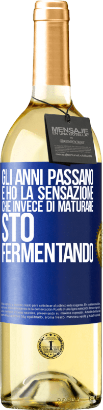 29,95 € | Vino bianco Edizione WHITE Gli anni passano e ho la sensazione che invece di maturare, sto fermentando Etichetta Blu. Etichetta personalizzabile Vino giovane Raccogliere 2024 Verdejo