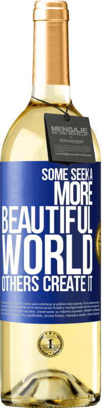 29,95 € | Белое вино Издание WHITE Одни ищут более красивый мир, другие создают его Синяя метка. Настраиваемая этикетка Молодое вино Урожай 2023 Verdejo