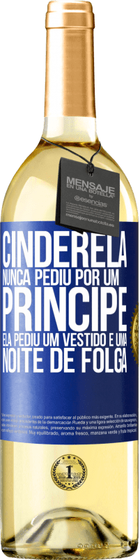 Envio grátis | Vinho branco Edição WHITE Cinderela nunca pediu por um príncipe. Ela pediu um vestido e uma noite de folga Etiqueta Azul. Etiqueta personalizável Vinho jovem Colheita 2023 Verdejo