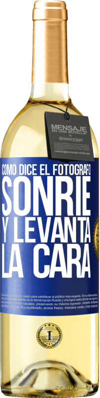 Envío gratis | Vino Blanco Edición WHITE Como dice el fotógrafo, sonríe y levanta la cara Etiqueta Azul. Etiqueta personalizable Vino joven Cosecha 2023 Verdejo