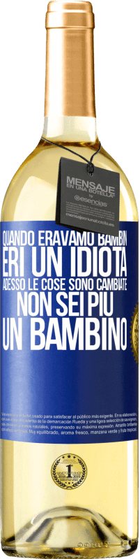 Spedizione Gratuita | Vino bianco Edizione WHITE Quando eravamo bambini, eri un idiota. Adesso le cose sono cambiate. Non sei più un bambino Etichetta Blu. Etichetta personalizzabile Vino giovane Raccogliere 2023 Verdejo