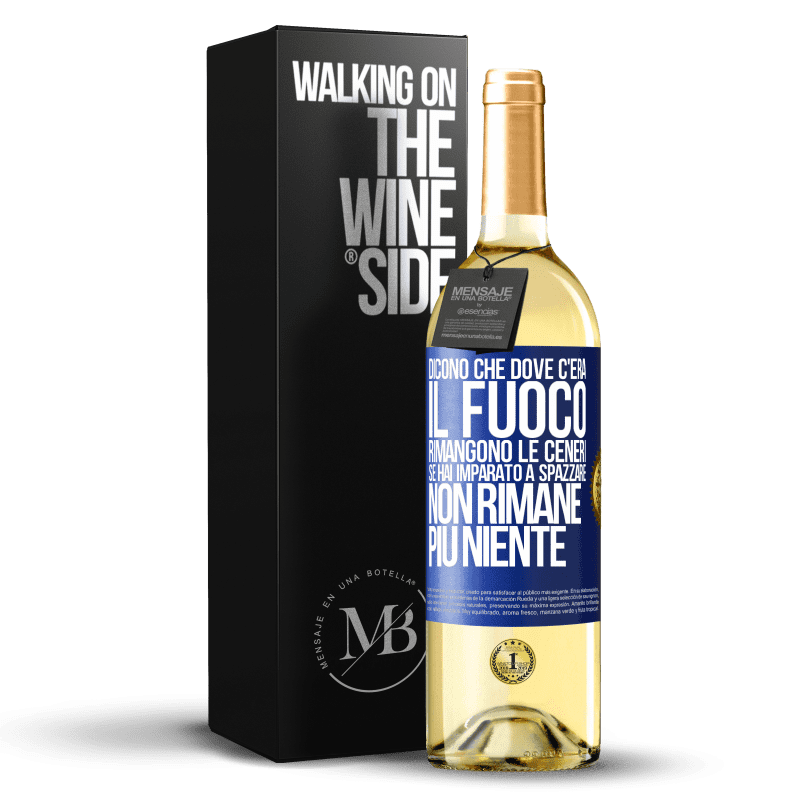 29,95 € Spedizione Gratuita | Vino bianco Edizione WHITE Dicono che dove c'era il fuoco rimangono le ceneri. Se hai imparato a spazzare, non rimane più niente Etichetta Blu. Etichetta personalizzabile Vino giovane Raccogliere 2023 Verdejo