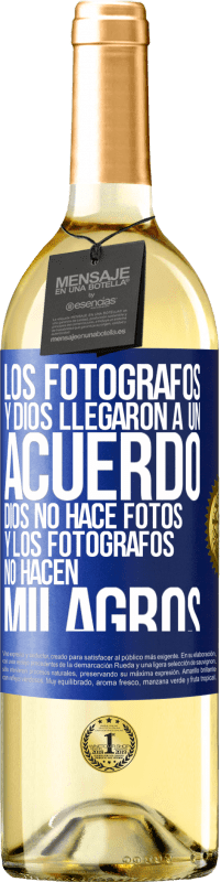 Envío gratis | Vino Blanco Edición WHITE Los fotógrafos y Dios llegaron a un acuerdo. Dios no hace fotos y los fotógrafos no hacen milagros Etiqueta Azul. Etiqueta personalizable Vino joven Cosecha 2023 Verdejo