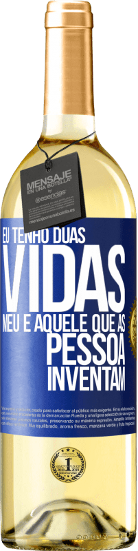 Envio grátis | Vinho branco Edição WHITE Eu tenho duas vidas. Meu e aquele que as pessoas inventam Etiqueta Azul. Etiqueta personalizável Vinho jovem Colheita 2023 Verdejo