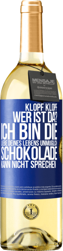 29,95 € Kostenloser Versand | Weißwein WHITE Ausgabe Klopf klopf. Wer ist da? Ich bin die Liebe deines Lebens. Unmöglich, Schokolade kann nicht sprechen Blaue Markierung. Anpassbares Etikett Junger Wein Ernte 2024 Verdejo