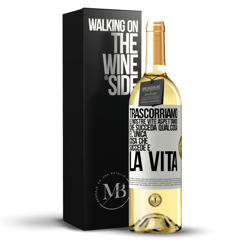 29,95 € Spedizione Gratuita | Vino bianco Edizione WHITE Trascorriamo le nostre vite aspettando che succeda qualcosa e l'unica cosa che succede è la vita Etichetta Bianca. Etichetta personalizzabile Vino giovane Raccogliere 2024 Verdejo