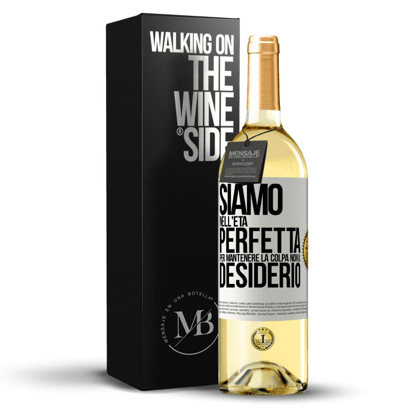 29,95 € Spedizione Gratuita | Vino bianco Edizione WHITE Siamo nell'età perfetta per mantenere la colpa, non il desiderio Etichetta Bianca. Etichetta personalizzabile Vino giovane Raccogliere 2024 Verdejo