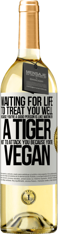 29,95 € Бесплатная доставка | Белое вино Издание WHITE Ожидание жизни, чтобы относиться к тебе хорошо, потому что ты хороший человек, все равно что ждать, пока тигр не нападет на Белая этикетка. Настраиваемая этикетка Молодое вино Урожай 2023 Verdejo