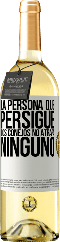 29,95 € Envío gratis | Vino Blanco Edición WHITE La persona que persigue dos conejos no atrapa ninguno Etiqueta Blanca. Etiqueta personalizable Vino joven Cosecha 2024 Verdejo