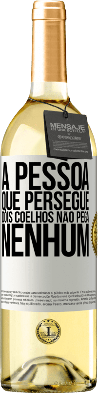 29,95 € Envio grátis | Vinho branco Edição WHITE A pessoa que persegue dois coelhos não pega nenhum Etiqueta Branca. Etiqueta personalizável Vinho jovem Colheita 2024 Verdejo