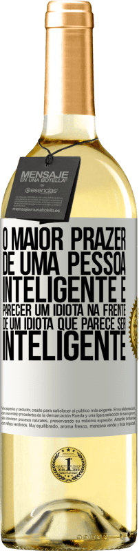 29,95 € Envio grátis | Vinho branco Edição WHITE O maior prazer de uma pessoa inteligente é parecer um idiota na frente de um idiota que parece ser inteligente Etiqueta Branca. Etiqueta personalizável Vinho jovem Colheita 2025 Verdejo