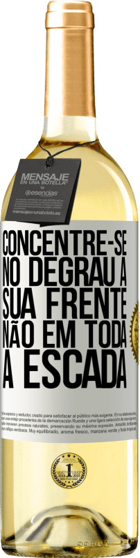 29,95 € | Vinho branco Edição WHITE Concentre-se no degrau à sua frente, não em toda a escada Etiqueta Branca. Etiqueta personalizável Vinho jovem Colheita 2024 Verdejo