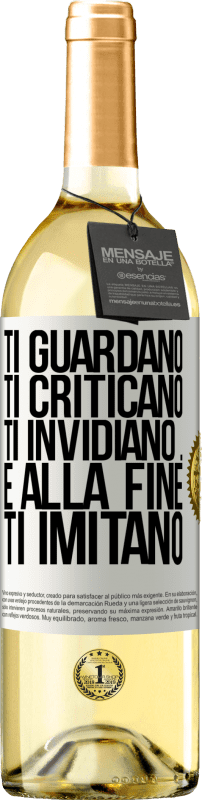 29,95 € | Vino bianco Edizione WHITE Ti guardano, ti criticano, ti invidiano ... e alla fine ti imitano Etichetta Bianca. Etichetta personalizzabile Vino giovane Raccogliere 2024 Verdejo