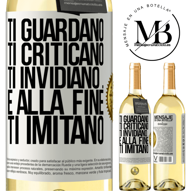 29,95 € Spedizione Gratuita | Vino bianco Edizione WHITE Ti guardano, ti criticano, ti invidiano ... e alla fine ti imitano Etichetta Bianca. Etichetta personalizzabile Vino giovane Raccogliere 2025 Verdejo