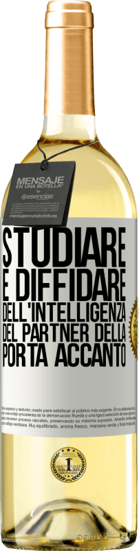 29,95 € Spedizione Gratuita | Vino bianco Edizione WHITE Studiare è diffidare dell'intelligenza del partner della porta accanto Etichetta Bianca. Etichetta personalizzabile Vino giovane Raccogliere 2025 Verdejo
