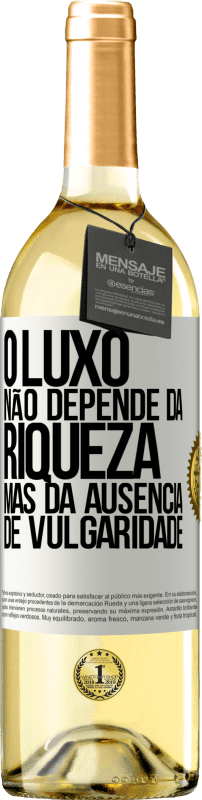 29,95 € | Vinho branco Edição WHITE O luxo não depende da riqueza, mas da ausência de vulgaridade Etiqueta Branca. Etiqueta personalizável Vinho jovem Colheita 2024 Verdejo