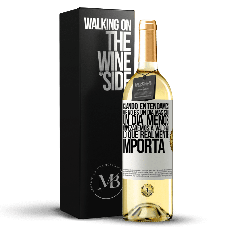 29,95 € Envío gratis | Vino Blanco Edición WHITE Cuando entendamos que no es un día más sino un día menos, empezaremos a valorar lo que realmente importa Etiqueta Blanca. Etiqueta personalizable Vino joven Cosecha 2024 Verdejo