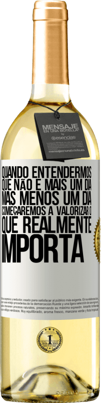29,95 € Envio grátis | Vinho branco Edição WHITE Quando entendermos que não é mais um dia, mas menos um dia, começaremos a valorizar o que realmente importa Etiqueta Branca. Etiqueta personalizável Vinho jovem Colheita 2025 Verdejo