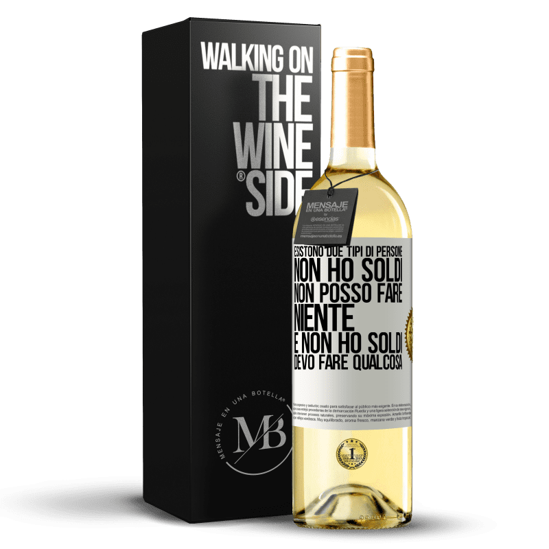 29,95 € Spedizione Gratuita | Vino bianco Edizione WHITE Esistono due tipi di persone. Non ho soldi, non posso fare niente e Non ho soldi, devo fare qualcosa Etichetta Bianca. Etichetta personalizzabile Vino giovane Raccogliere 2024 Verdejo