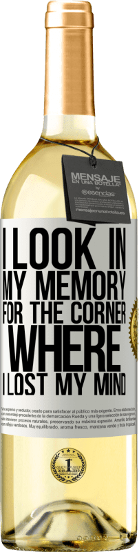 29,95 € Бесплатная доставка | Белое вино Издание WHITE Я ищу в своей памяти угол, где я сошел с ума Белая этикетка. Настраиваемая этикетка Молодое вино Урожай 2023 Verdejo