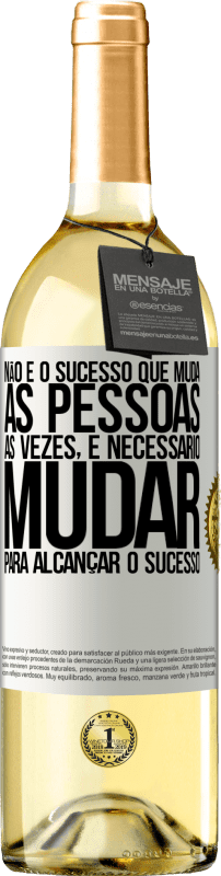 29,95 € Envio grátis | Vinho branco Edição WHITE Não é o sucesso que muda as pessoas. Às vezes, é necessário mudar para alcançar o sucesso Etiqueta Branca. Etiqueta personalizável Vinho jovem Colheita 2025 Verdejo