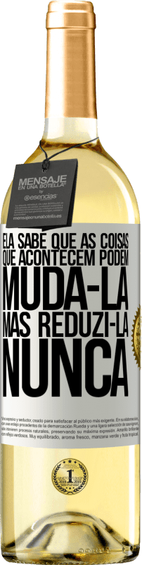 29,95 € Envio grátis | Vinho branco Edição WHITE Ela sabe que as coisas que acontecem podem mudá-la, mas reduzi-la, nunca Etiqueta Branca. Etiqueta personalizável Vinho jovem Colheita 2023 Verdejo