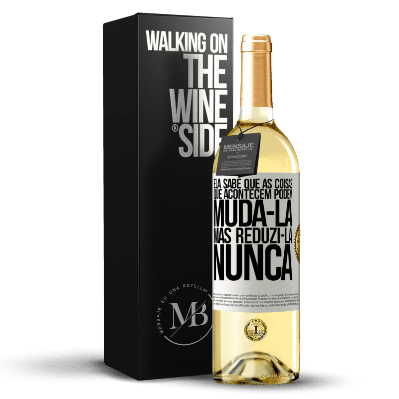 29,95 € Envio grátis | Vinho branco Edição WHITE Ela sabe que as coisas que acontecem podem mudá-la, mas reduzi-la, nunca Etiqueta Branca. Etiqueta personalizável Vinho jovem Colheita 2024 Verdejo