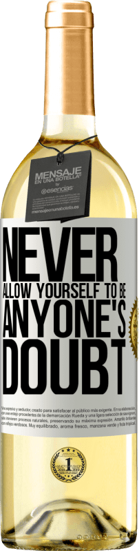 29,95 € | Белое вино Издание WHITE Никогда не позволяйте себе быть чьим-либо сомнением Белая этикетка. Настраиваемая этикетка Молодое вино Урожай 2023 Verdejo