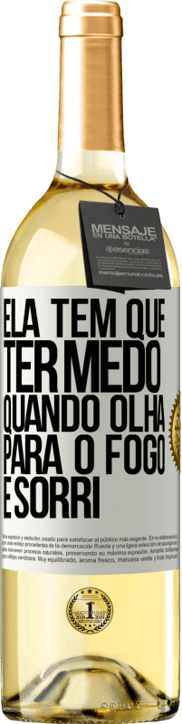 29,95 € | Vinho branco Edição WHITE Ela tem que ter medo quando olha para o fogo e sorri Etiqueta Branca. Etiqueta personalizável Vinho jovem Colheita 2024 Verdejo