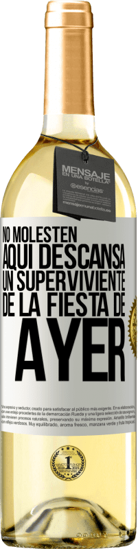 29,95 € | Vino Blanco Edición WHITE No molesten. Aquí descansa un superviviente de la fiesta de ayer Etiqueta Blanca. Etiqueta personalizable Vino joven Cosecha 2024 Verdejo