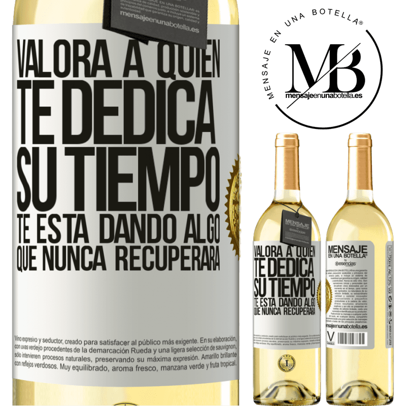 29,95 € Envío gratis | Vino Blanco Edición WHITE Valora a quien te dedica su tiempo. Te está dando algo que nunca recuperará Etiqueta Blanca. Etiqueta personalizable Vino joven Cosecha 2023 Verdejo