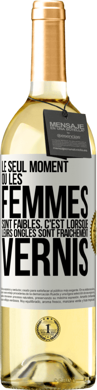 Envoi gratuit | Vin blanc Édition WHITE Le seul moment où les femmes sont faibles, c'est lorsque leurs ongles sont fraîchement vernis Étiquette Blanche. Étiquette personnalisable Vin jeune Récolte 2023 Verdejo