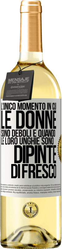 29,95 € Spedizione Gratuita | Vino bianco Edizione WHITE L'unico momento in cui le donne sono deboli è quando le loro unghie sono dipinte di fresco Etichetta Bianca. Etichetta personalizzabile Vino giovane Raccogliere 2023 Verdejo