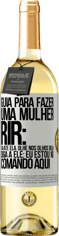 29,95 € Envio grátis | Vinho branco Edição WHITE Guia para fazer uma mulher rir: Vá até ela. Olhe nos olhos dela. Diga a ele: eu estou no comando aqui Etiqueta Branca. Etiqueta personalizável Vinho jovem Colheita 2023 Verdejo