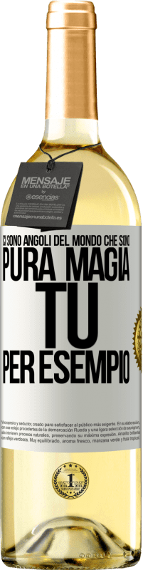 29,95 € Spedizione Gratuita | Vino bianco Edizione WHITE Ci sono angoli del mondo che sono pura magia. Tu per esempio Etichetta Bianca. Etichetta personalizzabile Vino giovane Raccogliere 2023 Verdejo