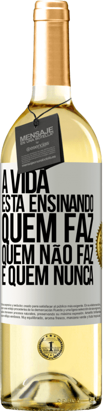 Envio grátis | Vinho branco Edição WHITE A vida está ensinando quem faz, quem não faz e quem nunca Etiqueta Branca. Etiqueta personalizável Vinho jovem Colheita 2023 Verdejo