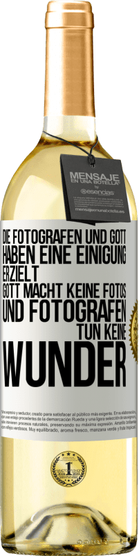 Kostenloser Versand | Weißwein WHITE Ausgabe Die Fotografen und Gott haben eine Einigung erzielt. Gott macht keine Fotos und Fotografen tun keine Wunder Weißes Etikett. Anpassbares Etikett Junger Wein Ernte 2023 Verdejo