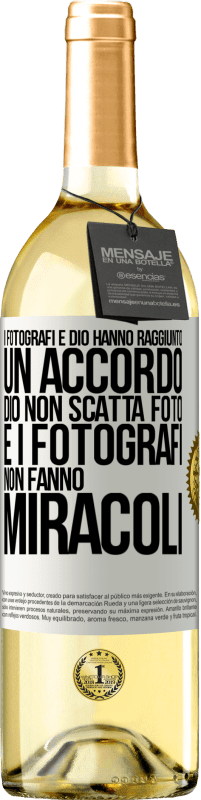 Spedizione Gratuita | Vino bianco Edizione WHITE I fotografi e Dio hanno raggiunto un accordo. Dio non scatta foto e i fotografi non fanno miracoli Etichetta Bianca. Etichetta personalizzabile Vino giovane Raccogliere 2023 Verdejo