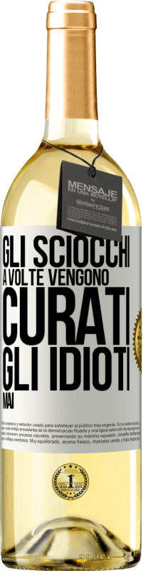 29,95 € Spedizione Gratuita | Vino bianco Edizione WHITE Gli sciocchi a volte vengono curati, gli idioti mai Etichetta Bianca. Etichetta personalizzabile Vino giovane Raccogliere 2025 Verdejo